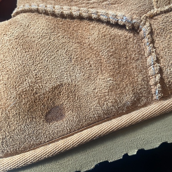 Uggs 2 - Picture 7 of 7